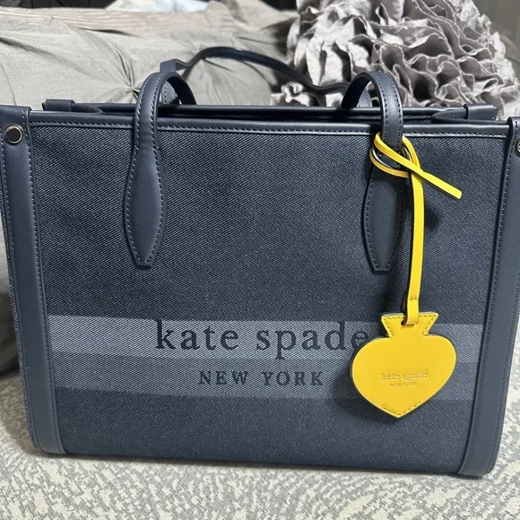 Kate Spade Market Tote - Picture 2 of 10